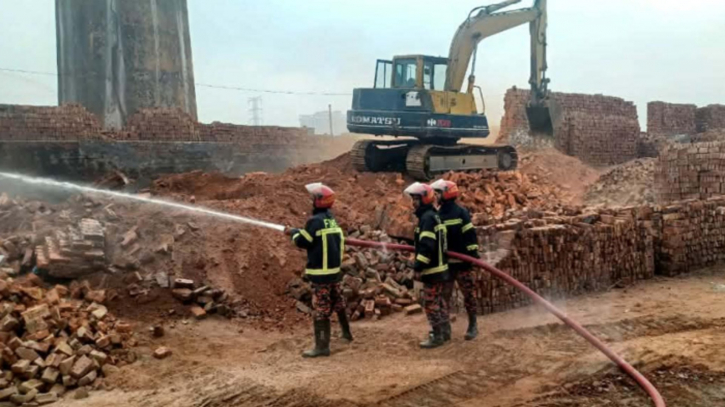 নারায়ণগঞ্জে তিন অবৈধ ইটভাটা বন্ধ