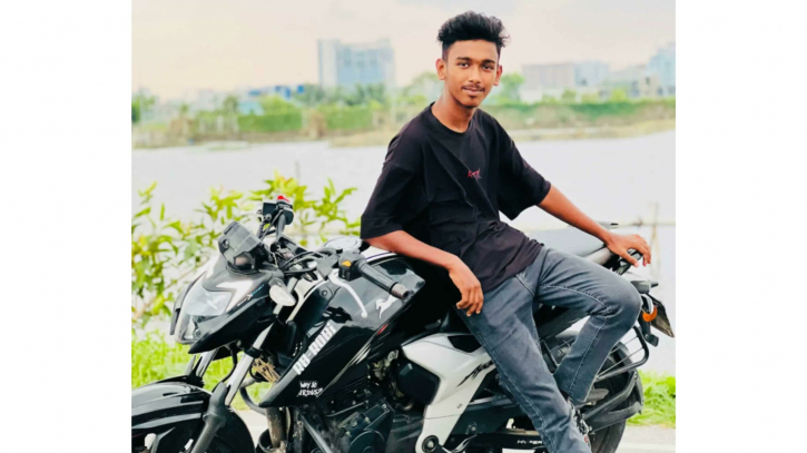 নারায়ণগঞ্জের মোটরসাইকেলের ত্রিমুখী সংঘর্ষে তরুণ নিহত, আহত ৪