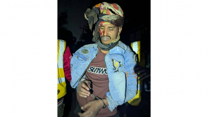 ঢাকা-চট্রগ্রাম মহাসড়কের সোনারগাঁয়ে সিএনজিতে আগুন, দুই ডাকাত সদস্য আটক