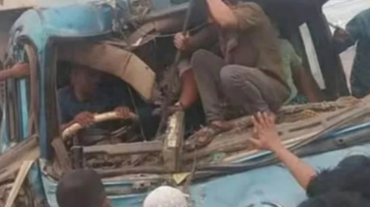 ঢাকা-সিলেট মহাসড়কে ত্রিমুখী সংঘর্ষ, আহত ৫