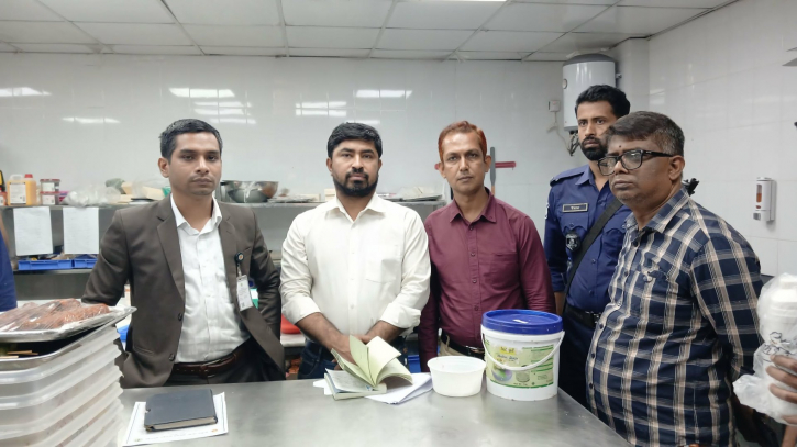 নারায়ণগঞ্জে সুইট নেশন বেকারিকে এক লক্ষ টাকা জরিমানা 