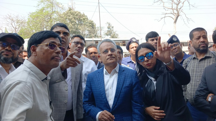 লাইটারেজ জাহাজে অবৈধ পণ্য মজুদের প্রমাণ পাওয়ায় আইনি ব্যবস্থার নির্দেশ