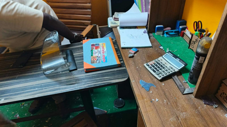 ফতুল্লায় বিএনপি নেতার ব্যবসা প্রতিষ্ঠানে হামলা ভাংচুর, ছুরিকাঘাতে আহত ১