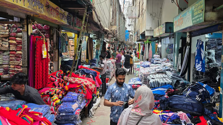 নারায়ণগঞ্জের দেওভোগের পোশাক যাচ্ছে সারা দেশে