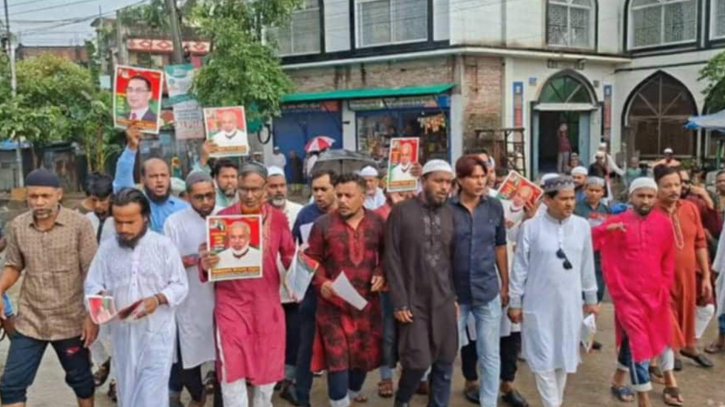 বিএনপির নেতা মান্নানের নির্দেশনায় সিদ্ধিরগঞ্জে লিফলেট বিতরণ