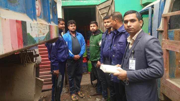 ফতুল্লায় ভোক্তা অধিকারের অভিযানে জরিমানা 