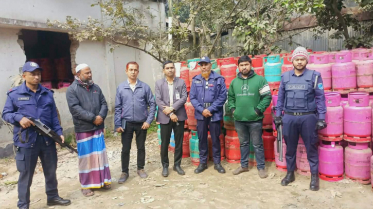 না.গঞ্জে অতিরিক্ত মূল্যে গ্যাস বিক্রি করায় জরিমানা 