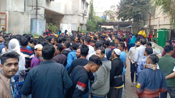 বাৎসরিক ছুটি ভাতার দাবিতে শ্রমিকদের আন্দোলন, কারখানা বন্ধ ঘোষণা