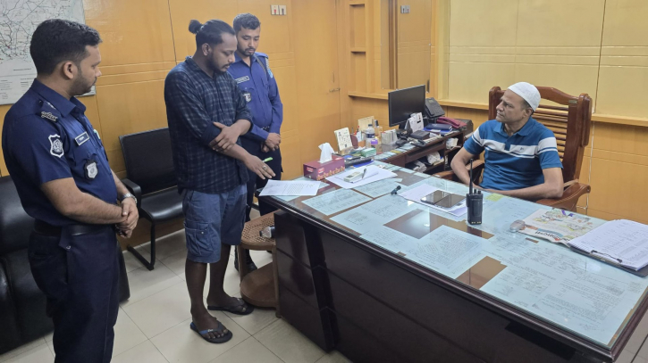 থানায় আত্মসমর্পণ করলেন মাদক ব্যবসায়ী