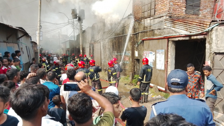 ভূমিকম্পে বৈদ্যুতিক তারের ঘর্ষণে ভয়াবহ অগ্নিকান্ড 