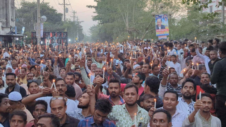 বিএনপির সমাবেশে প্রার্থী পরিবর্তনের দাবিতে মোমশিখা প্রজ্জলন