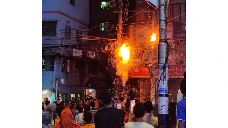 কালিবাজারে ট্রান্সফরমারে আগুন