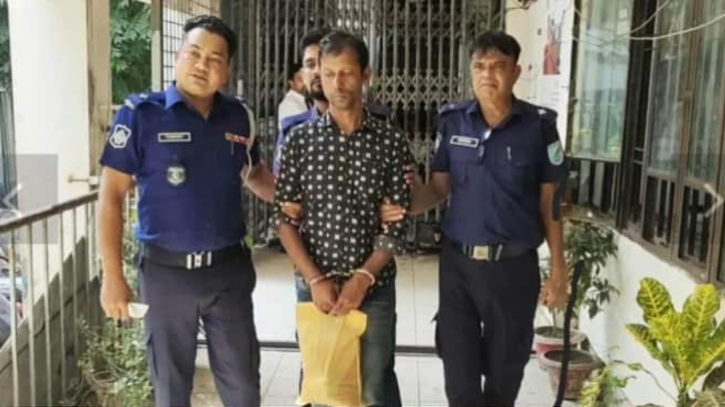 বন্দরে শিশুকে ধর্ষণের ঘটনায় ট্রাফিক পুলিশ কনস্টেবল গ্রেপ্তার বন্দরে শিশুকে ধর্ষণের ঘটনায় ট্রাফিক পুলিশ কনস্টেবল গ্রেপ্তার