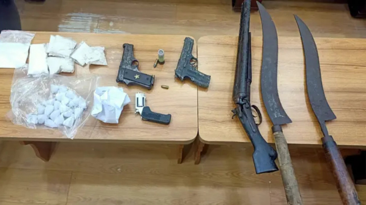 রূপগঞ্জে যৌথবাহিনীর অভিযান: দেশি-বিদেশি অস্ত্র ও মাদকসহ আটক ১