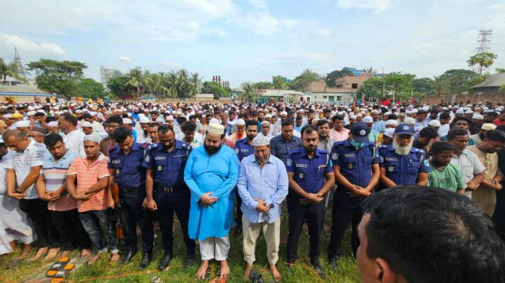 প্যারোলে মুক্তি পেয়ে স্ত্রীর জানাজায় সাবেক কাউন্সিলর আ.লীগ নেতা মতি ক্ষমা চাইলেন 