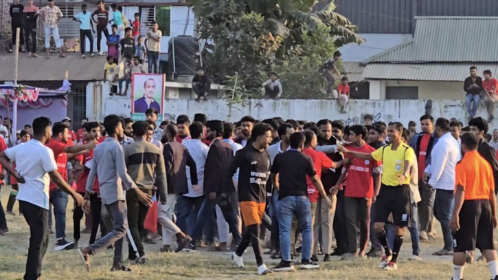 রূপগঞ্জে ফুটবল খেলাকে কেন্দ্র করে দুই গ্রুপের সংঘর্ষ আহত-৫