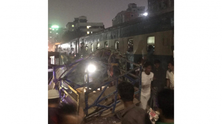 গলাচিপায় ট্রেন-অটো রিকশা সংঘর্ষ 