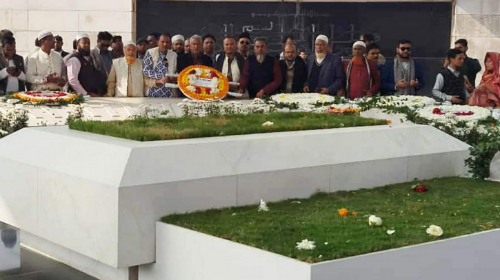 শহীদ জিয়া ও বেগম খালেদা জিয়া কবর জিয়ারতে মুছাপুর ইউনিয়ন বিএনপি