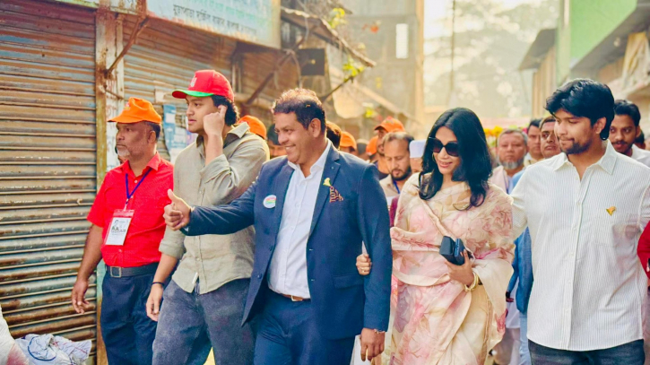 কেন্দ্রের প্রায় সকল ভোটার গেলেন প্রার্থীর সঙ্গে ভোট দিতে