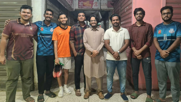 শ্লোগানের দুই উইং নিয়ে জরুরি সভা অনুষ্ঠিত  শ্লোগানের দুই উইং নিয়ে জরুরি সভা অনুষ্ঠিত