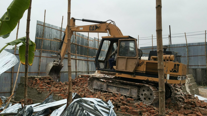 সোনারগাঁয়ে অবৈধ গ্যাস ব্যবহার গুড়িয়ে দেওয়া হল দুটি প্রতিষ্ঠান