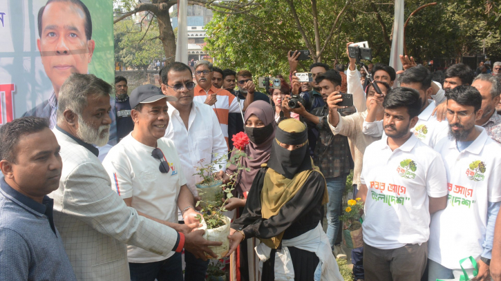 মাসুদুজ্জামানের বৃক্ষমেলা উদ্বোধন