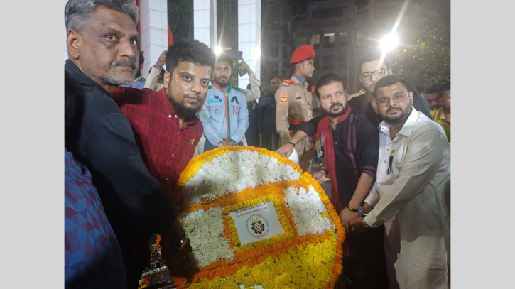 ভাষা শহীদদের প্রতি নাঃগঞ্জ মহানগর বিএনপি নেতা এস. আলম রাজীবের শ্রদ্ধা নিবেদন