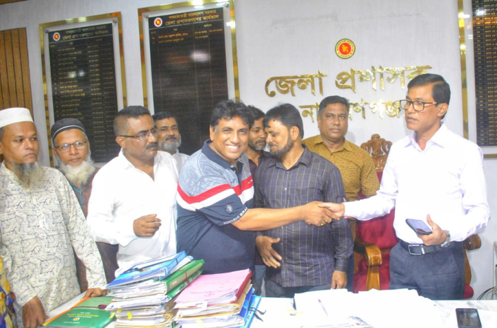 রিভারভিউ কমপ্লেক্স এর ত্রাণ সামগ্রী জেলা প্রশাসকের কাছে হস্তান্তর রিভারভিউ কমপ্লেক্স এর ত্রাণ সামগ্রী জেলা প্রশাসকের কাছে হস্তান্তর