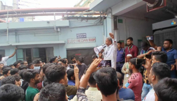 সিদ্ধিরগঞ্জে বকেয়া বেতনের দাবীতে বিক্ষোভ 