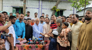 ‘বিএনপি ক্ষমতায় এলে জুলাই-আগস্টে শহীদ-আহতদের পরিবারের দায়িত্ব নেবে রাষ্ট্র’