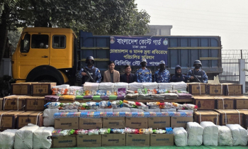 সোয়া কোটি টাকার ভারতীয় শাড়িসহ পাচারকারী আটক
