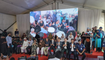 মঞ্চে বসলেন শহীদদের মা-বাবা, নিচে ৫ উপদেষ্টারা! 