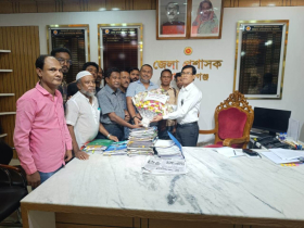 নবাগত জেলা প্রশাসক মোহাম্মদ মাহমুদুল হককে বন্দর প্রেসক্লাবের ফুলেল শুভেচ্ছা