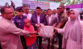 রূপগঞ্জে পানিবন্দিদের মাঝে জেলা প্রশাসকের খাদ্য সামগ্রী বিতরণ 