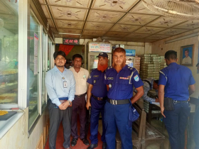 নারায়ণগঞ্জে ভ্রাম্যমাণ আদালতের অভিযান, মিষ্টির দোকানে জরিমানা