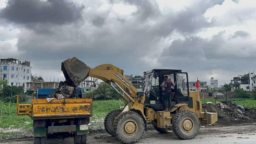 একদিনে ১৯ ট্রাক ময়লা অপসারণ করলো নারায়ণগঞ্জ জেলা প্রশাসন