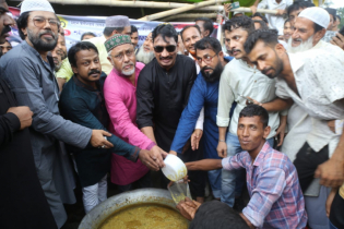 জাকির খানের পক্ষে কৃষকদলের খাবার বিতরণ