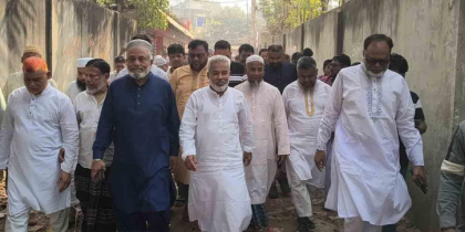 সোনারগাঁয়ে অগ্নিকাণ্ডে ক্ষতিগ্রস্তদের পাশে সংসদ সদস্য মান্নান