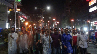 নারায়ণগঞ্জে লকডাউনের প্রতিবাদে মশাল মিছিল