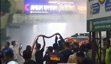 নারায়ণগঞ্জে হাসপাতালে এ্যাম্বুলেন্সে আগুন