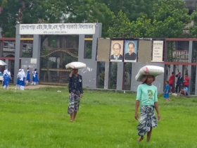 শিক্ষার্থীদের মাঠ দখল করে পকেট গেট, ক্ষোভে ফুঁসছে এলাকাবাসী