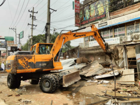 সোনারগাঁয়ে মহাসড়কে আ’লীগ কার্যালয়সহ সহস্রাধিক অবৈধ স্থাপনা উচ্ছেদ