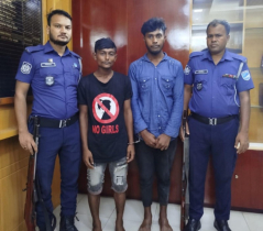 ডিশ বাবুর ক্যাডারসহ গ্রেপ্তার ৪