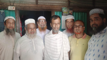 শহীদ ফরিদের বাবা-মাকে দেখতে বাড়িতে জামায়াত নেতারা