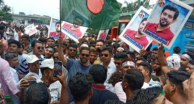 খালেদা জিয়াকে অভ্যর্থনা জানাতে ঢাকার রাজপথে দিপু ভূঁইয়ার নেতৃত্বে জেলা বিএনপি