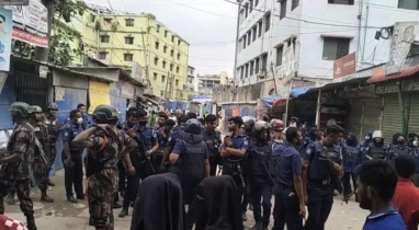 ফতুল্লায় শ্রমিক অসন্তোষ, পুলিশ মোতায়েন 