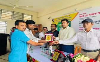 আড়াইহাজারে জিপিএ-৫ প্রাপ্ত শিক্ষার্থীদের সংবর্ধনা