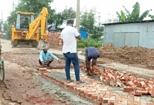 মদনগঞ্জ-মদনপুর সড়কে শুরু ‘জোড়াতালি’ সংস্কার