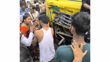 নারায়ণগঞ্জে ট্রেনের সাথে কাভার্ডভ্যানের সংঘর্ষ 