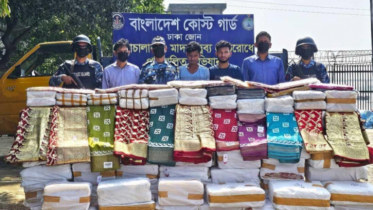 ফতুল্লায় ৮৫ লাখ টাকার ভারতীয় শাড়িসহ দুই পাচারকারী আটক